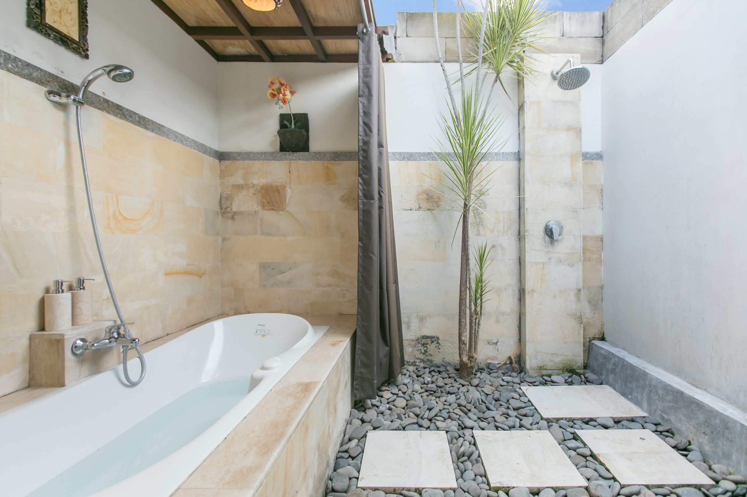 Frida Bali Villa Bathroom1-3920