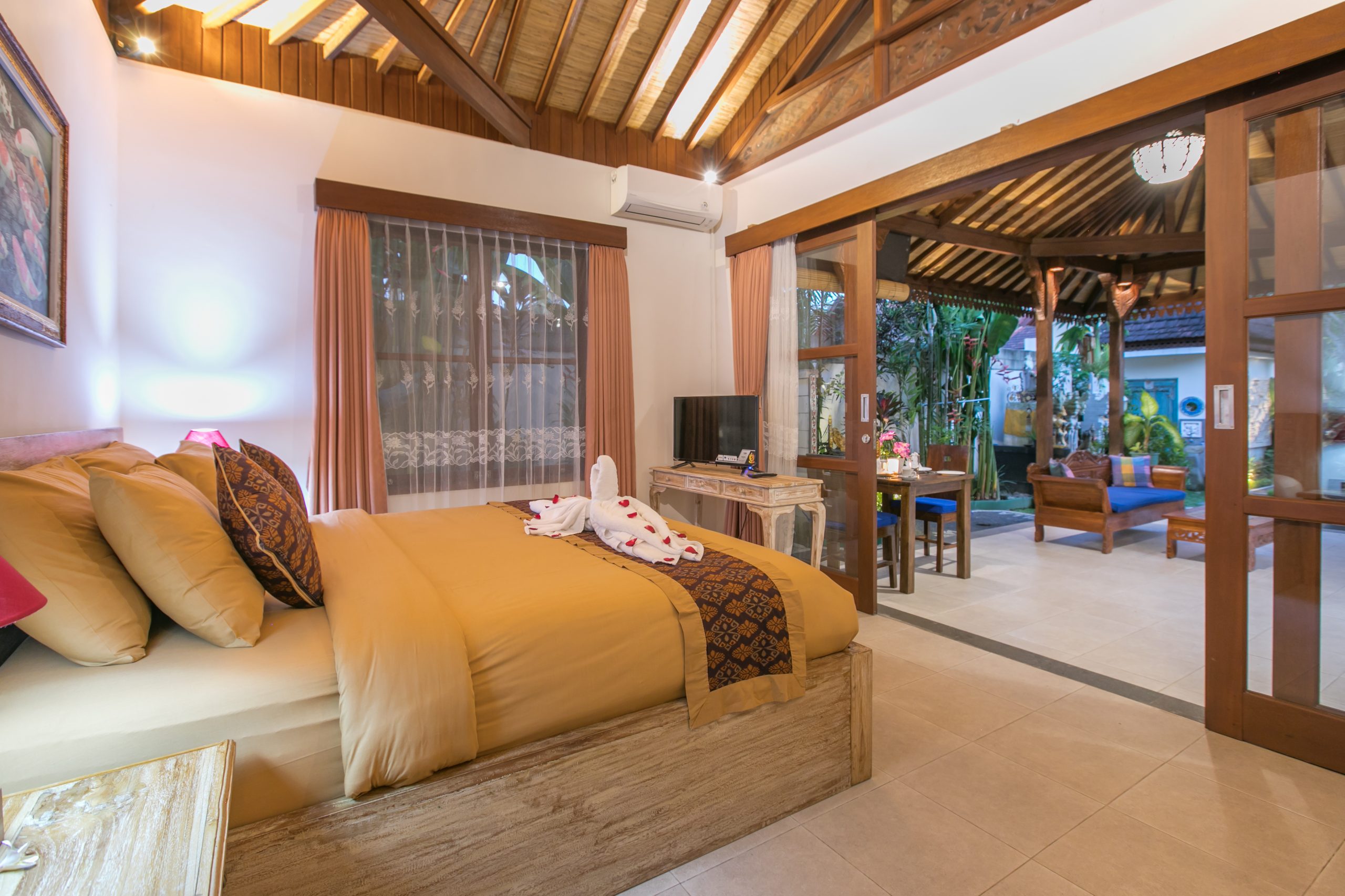 Frida Bali Villa Bedroom1-4037