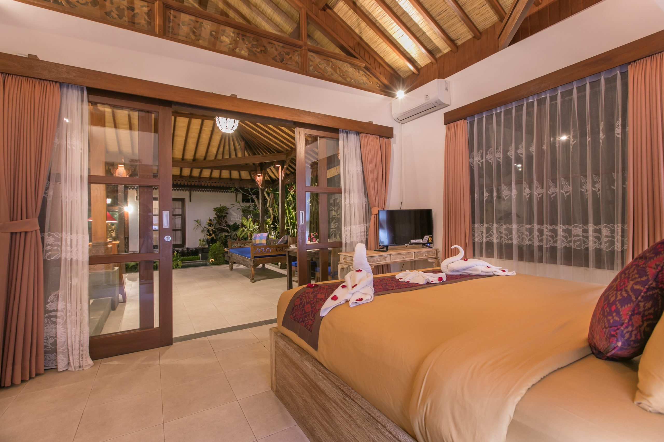 Frida Bali Villa Bedroom2-4057